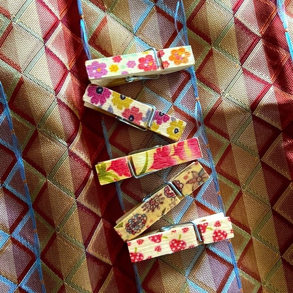 🙀Clothing Photos Kit~5 Safety & 5 Cloths Pins, 1 Tape Measure (Want 1 Just Ask) - Picture 5 of 16